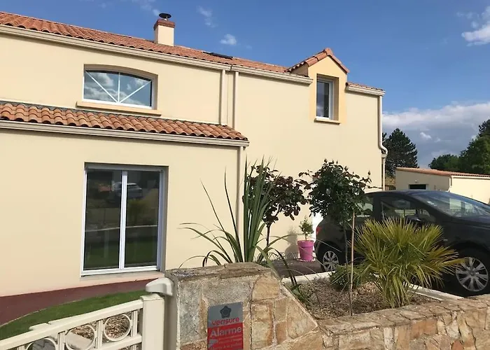Charmant T2 Prive Avec Vue Et Acces Piscine